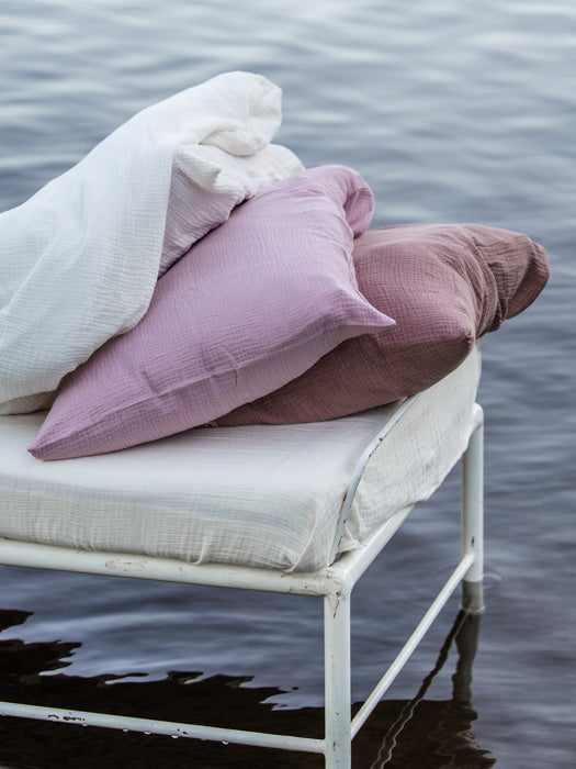 Tuotekuva_aikuisten_tyynyliina_old_rose_old_blush_white