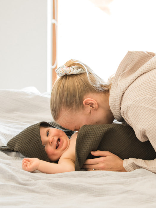 asukuva_aikuistenpussilakanat__naistenvohvelikylpytakki_huppupyyhe