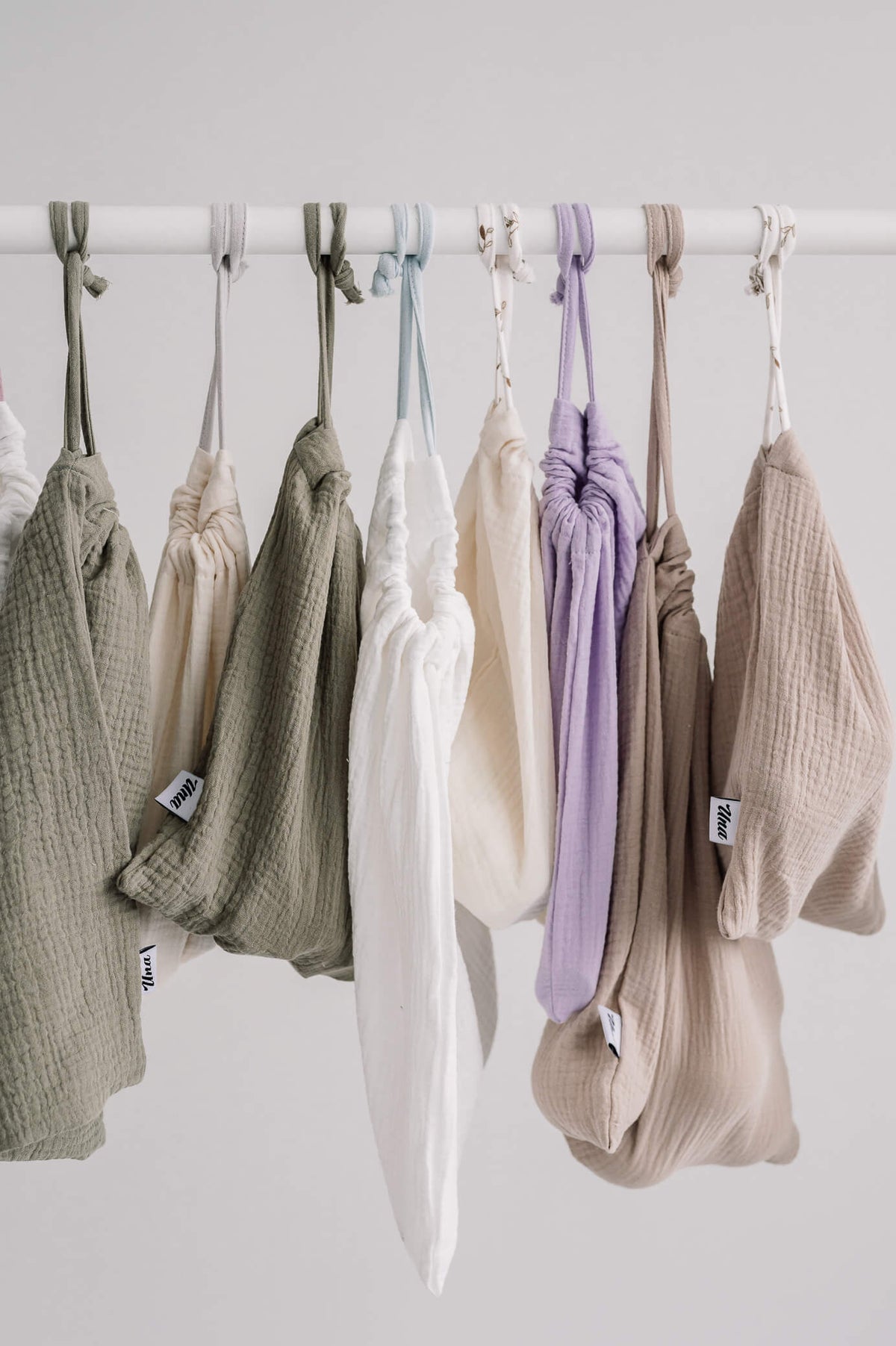 pussukka_olive_ivory_white_lightlavender_darkbeige.jpg