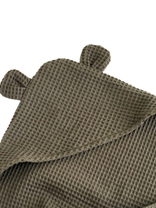 Tuotekuva_huppupyyhe_nalle_dark_green