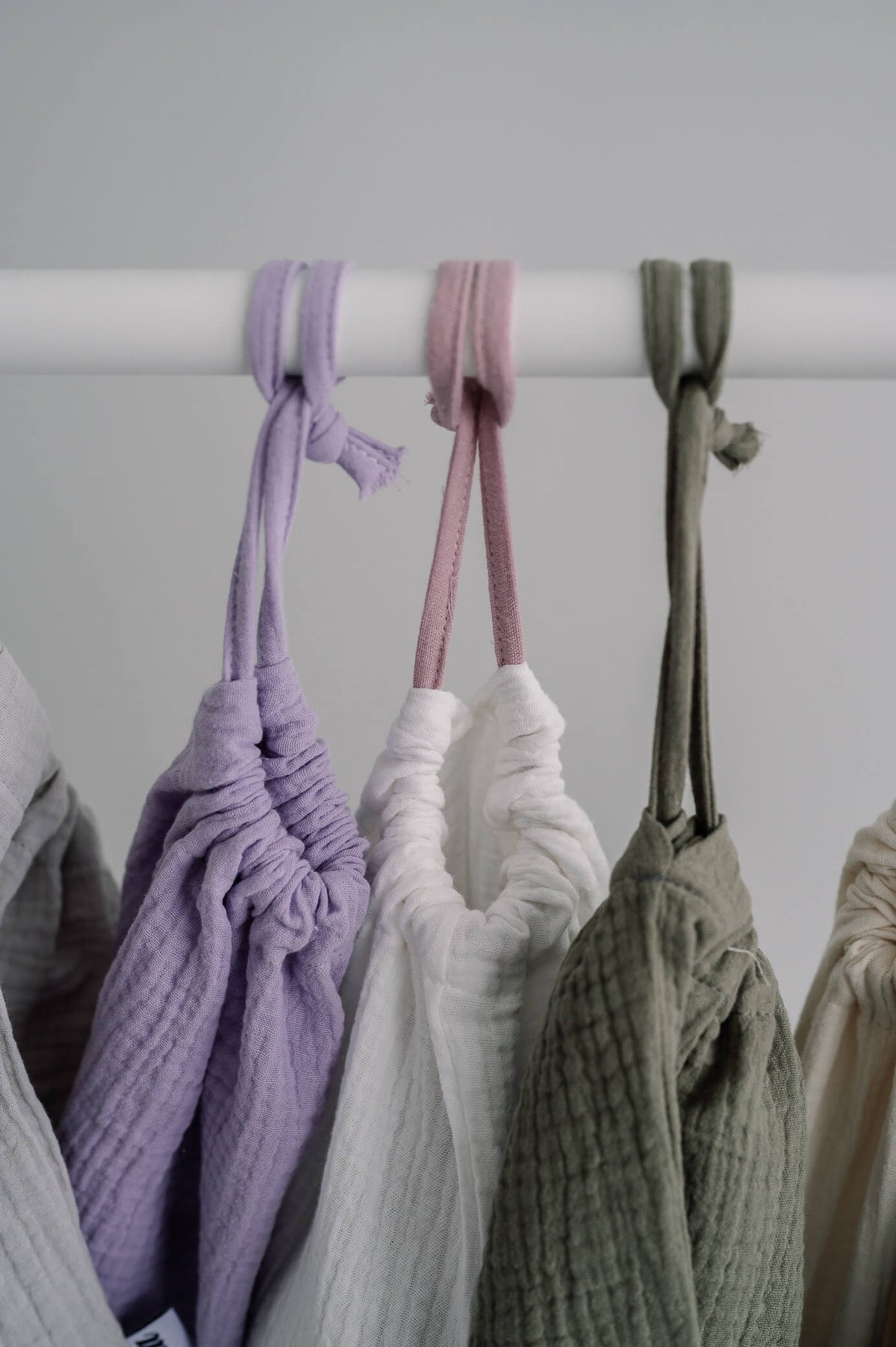 pussukka_grey_lightlavender_white_olive_ivory.jpg