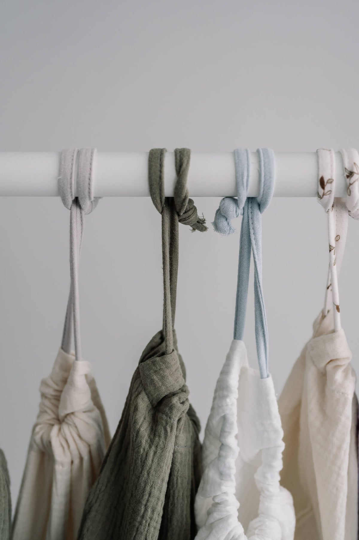 pussukka_ivory_olive_white.jpg