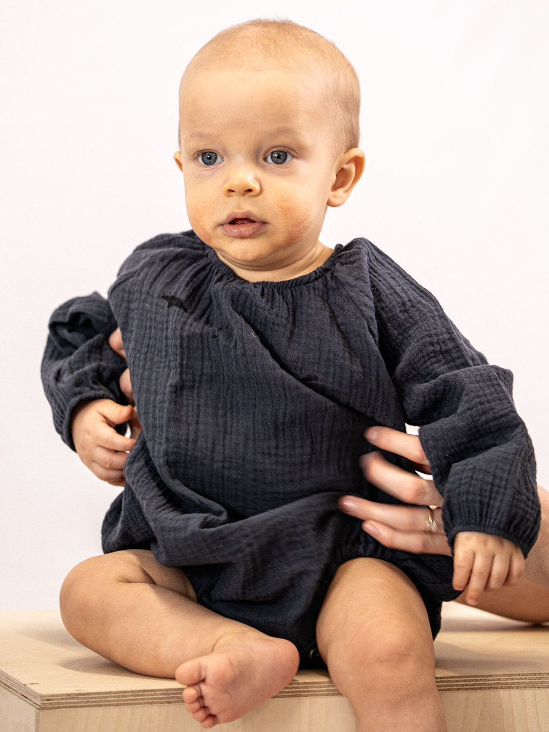 romper_dark_grey.jpg [74/80 8kk ikäisellä]